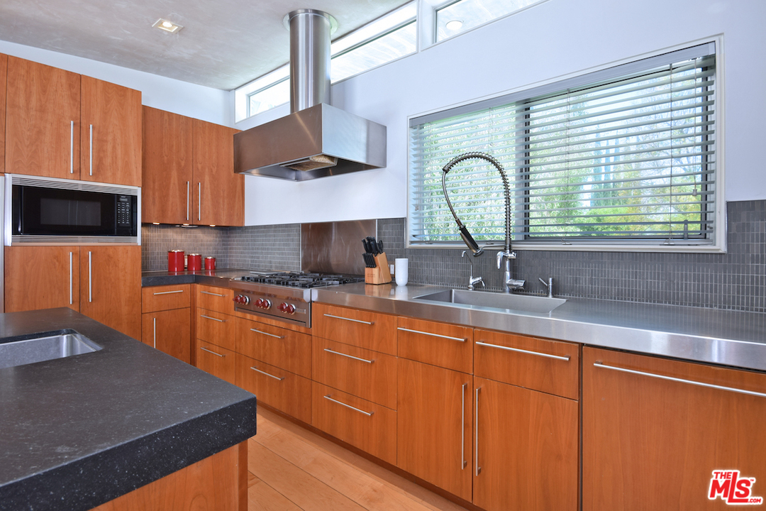 18084 Rancho Street Encino, CA 91316 - Photo 19 of 50