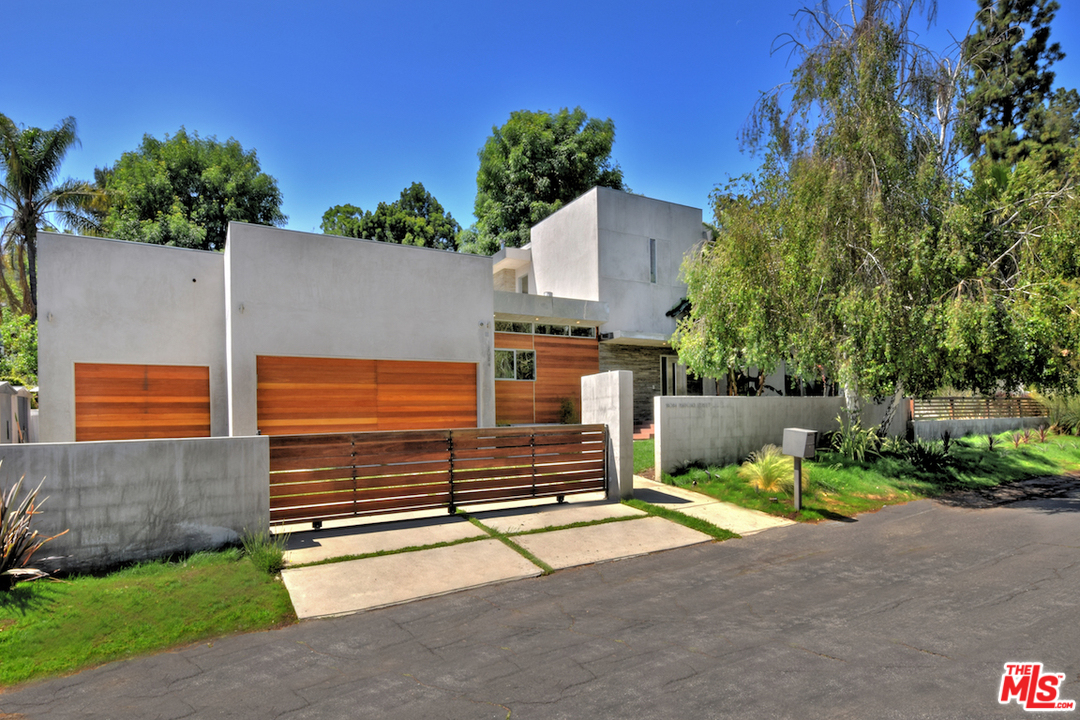 18084 Rancho Street Encino, CA 91316 - Photo 3 of 50