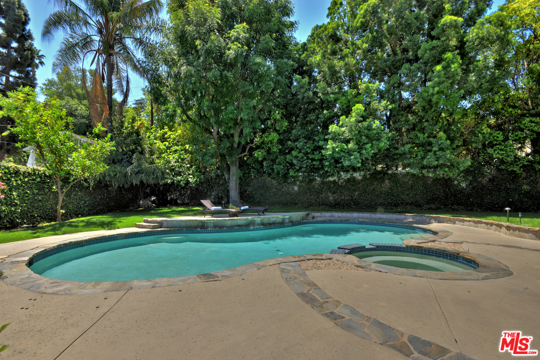 18084 Rancho Street Encino, CA 91316 - Photo 23 of 50