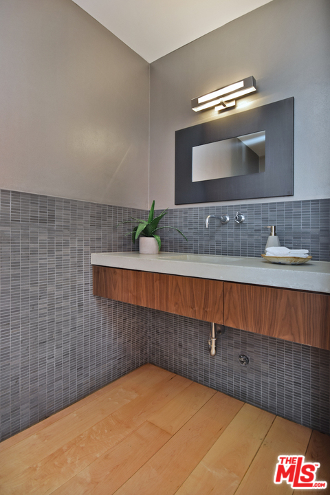 18084 Rancho Street Encino, CA 91316 - Photo 32 of 50