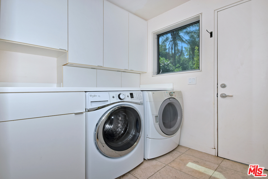 18084 Rancho Street Encino, CA 91316 - Photo 33 of 50