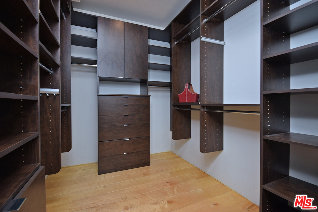 18084 Rancho Street Encino, CA 91316 - Photo 47 of 50