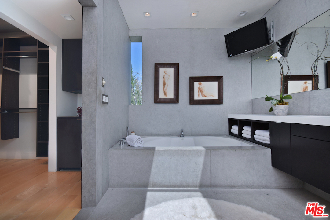 18084 Rancho Street Encino, CA 91316 - Photo 49 of 50