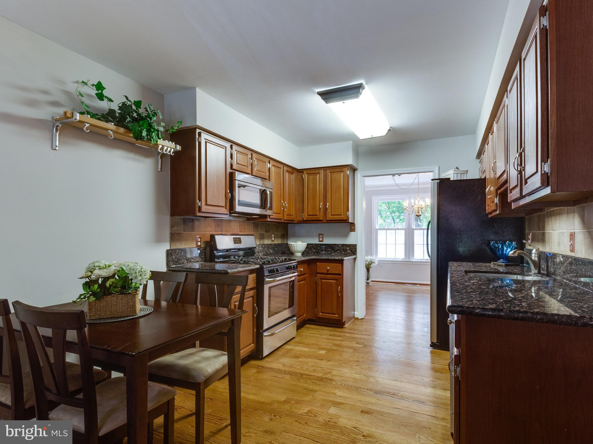 4841 Carriagepark Road Fairfax, VA 22032 - Photo 8 of 28 Dine informally in the spacious eat-in kitchen