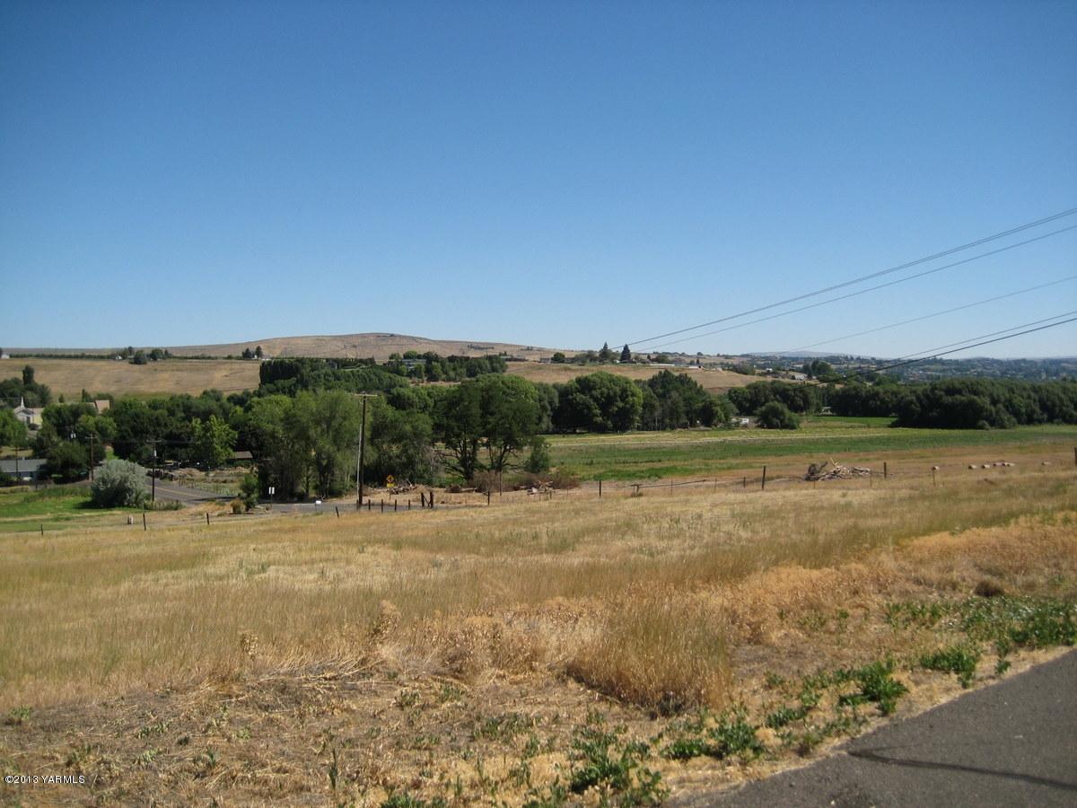 11201 Flintstone Road, Unit 4 Yakima, WA 98908 - Photo 1 of 6 a view of an outdoor space and a yard