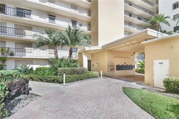 $2,600 | 10044 South Ocean Drive, Unit 401, Jensen Beach, FL 34957