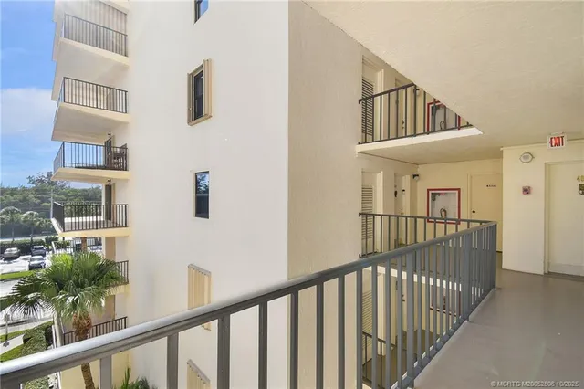 a view of entryway and hall