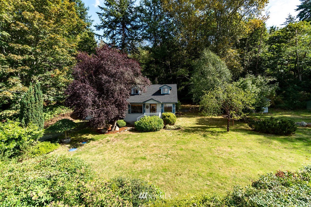 8198 Cultus Bay Road Clinton, WA 98236 - Photo 2 of 24 Gallery Image 2