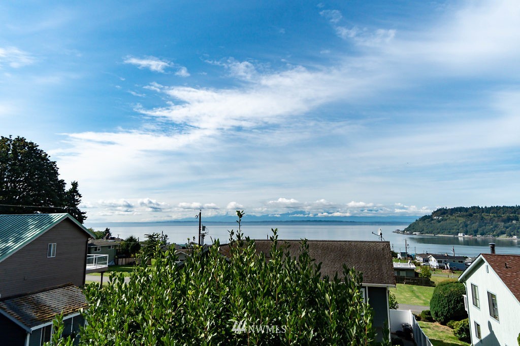 8198 Cultus Bay Road Clinton, WA 98236 - Photo 11 of 24 Gallery Image 11