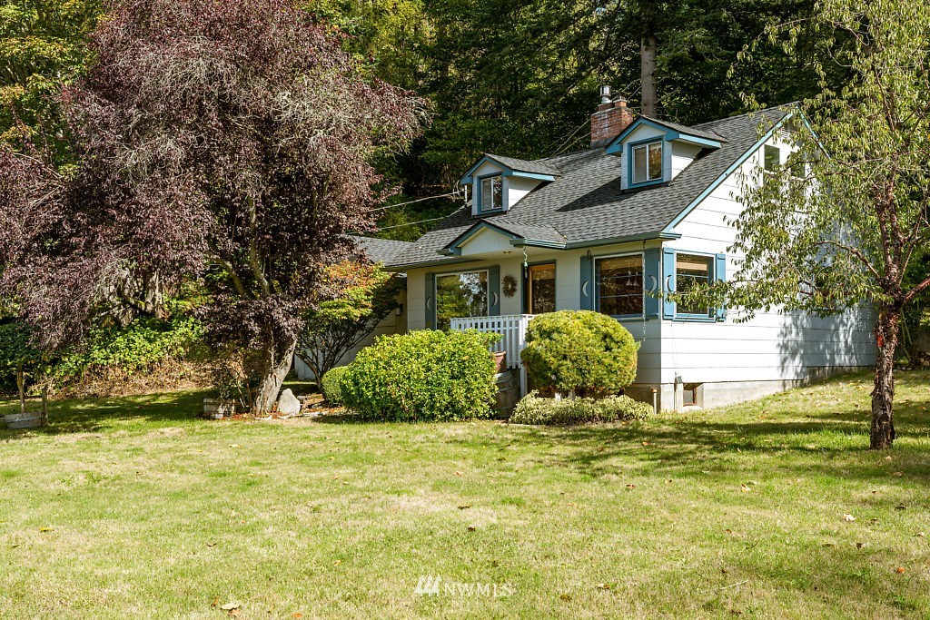 8198 Cultus Bay Road Clinton, WA 98236 - Photo 4 of 24 Gallery Image 4