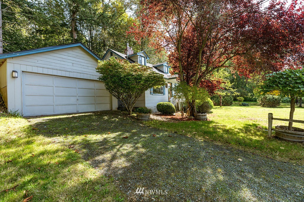 8198 Cultus Bay Road Clinton, WA 98236 - Photo 5 of 24 Gallery Image 5