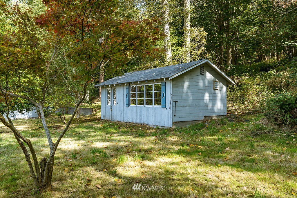8198 Cultus Bay Road Clinton, WA 98236 - Photo 6 of 24 Gallery Image 6