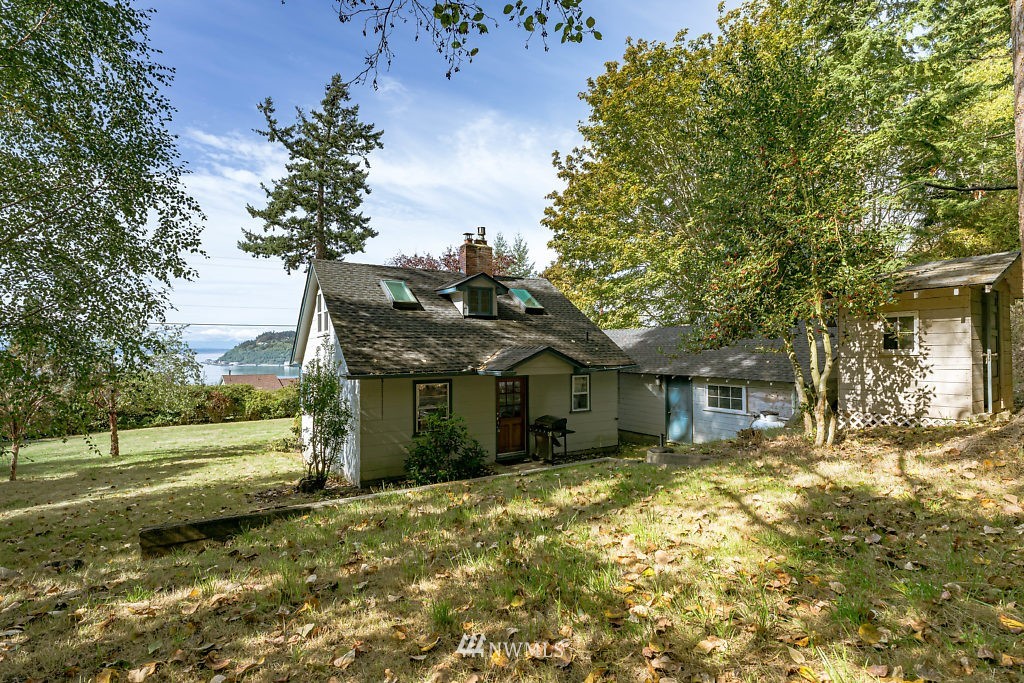 8198 Cultus Bay Road Clinton, WA 98236 - Photo 7 of 24 Gallery Image 7
