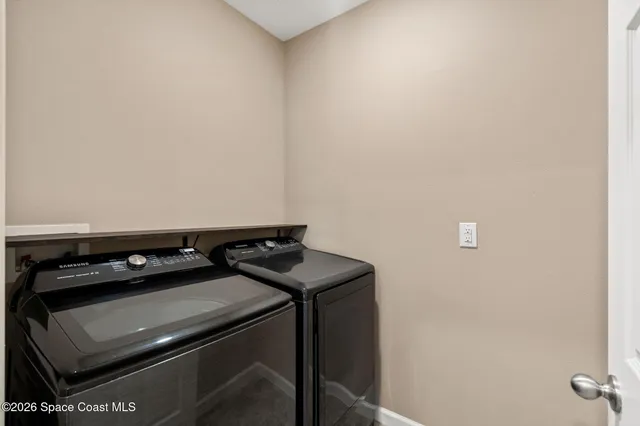 a view of backyard with garden