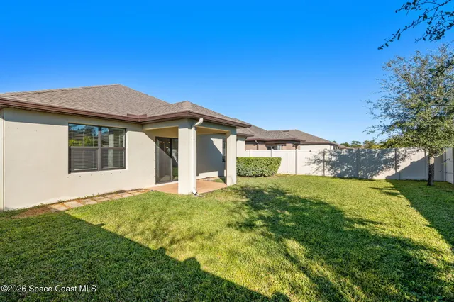 a view of a back yard of the house