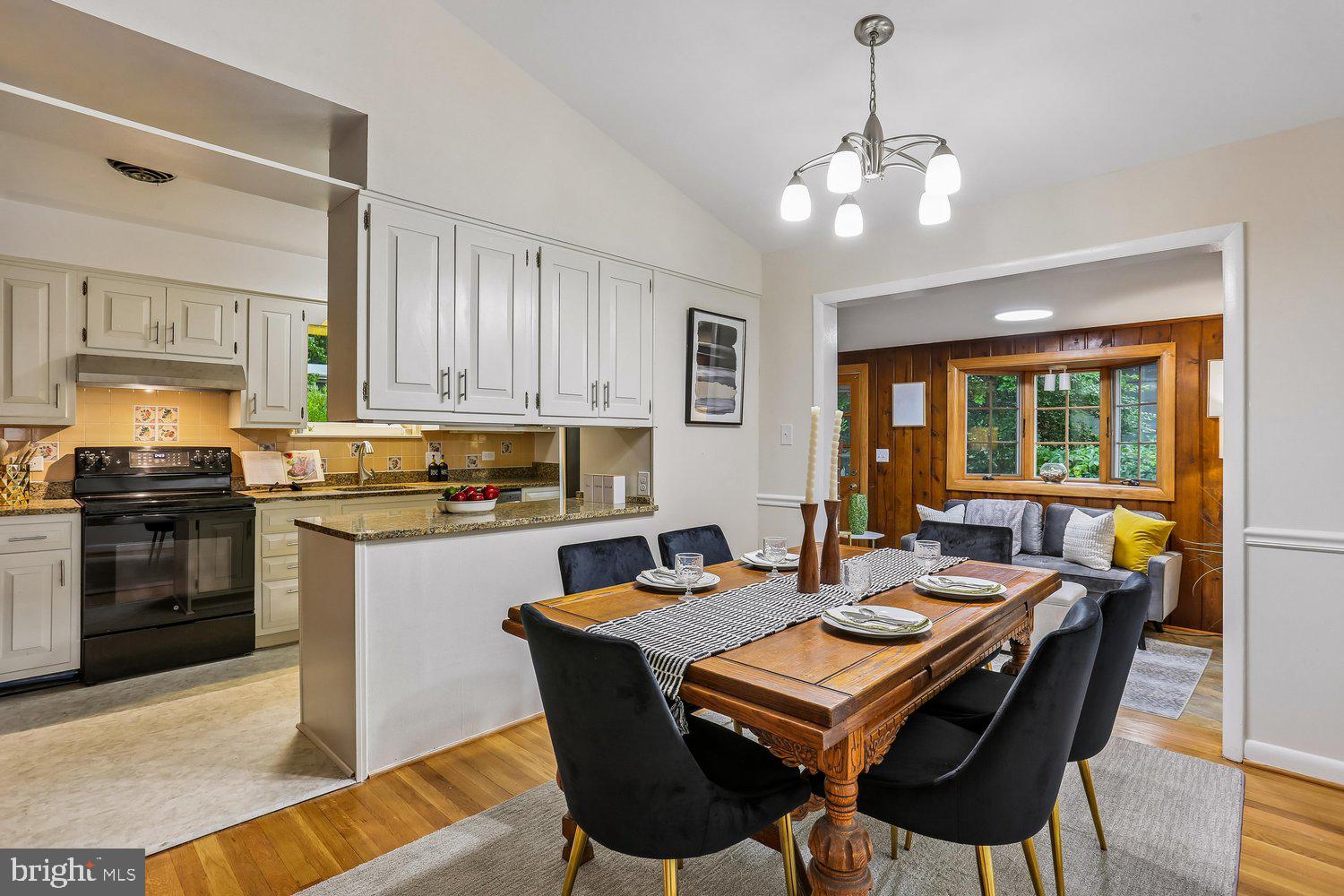 907 Hoyt Street Silver Spring, MD 20902 - Photo 11 of 69 Dining Area