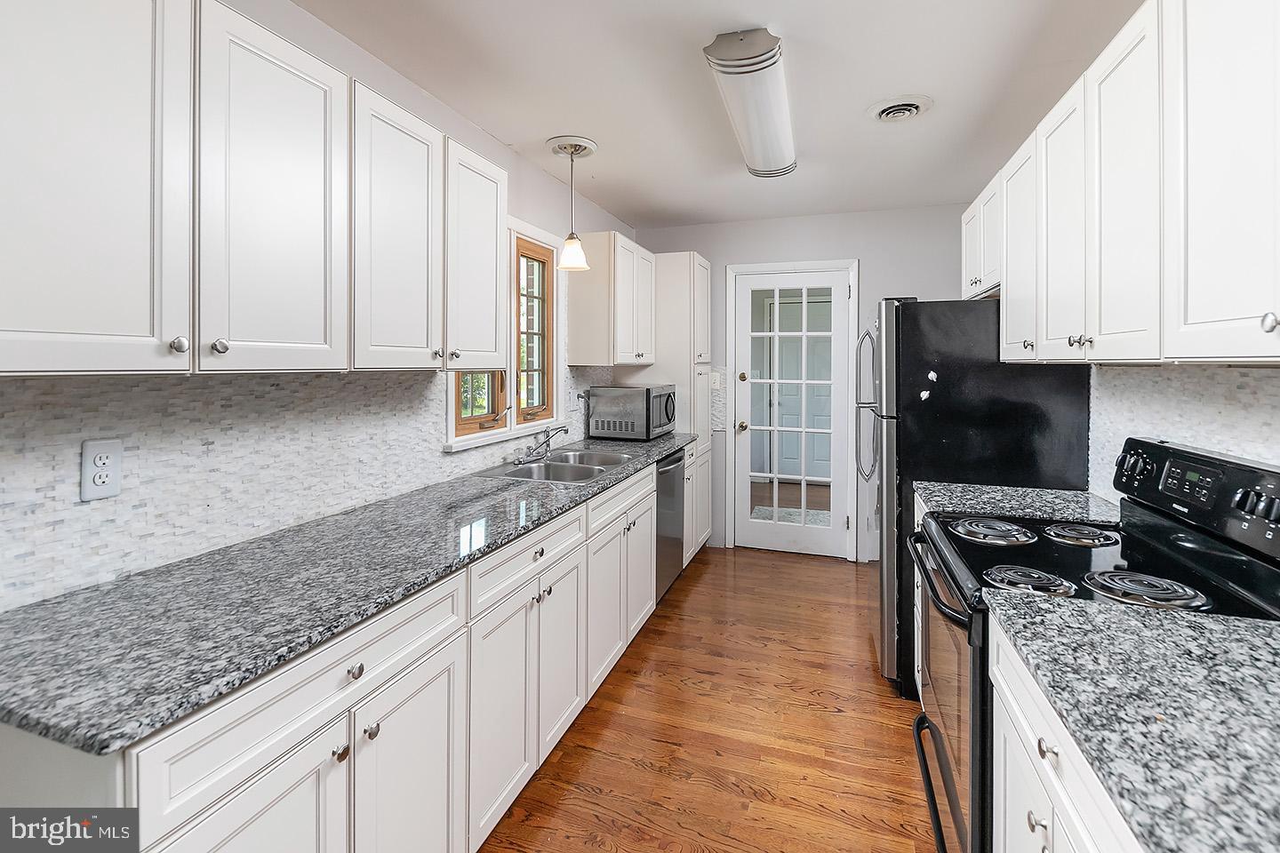 690 Swedesboro Road Gibbstown, NJ 08027 - Photo 6 of 16