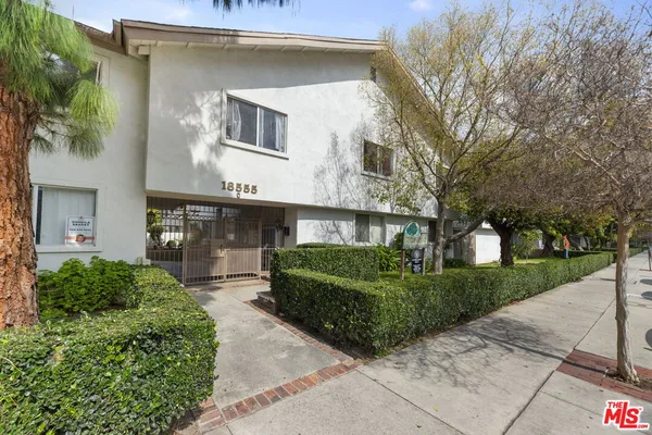 $2,500 | 18555 Collins Street, Unit C11, Tarzana, CA 91356