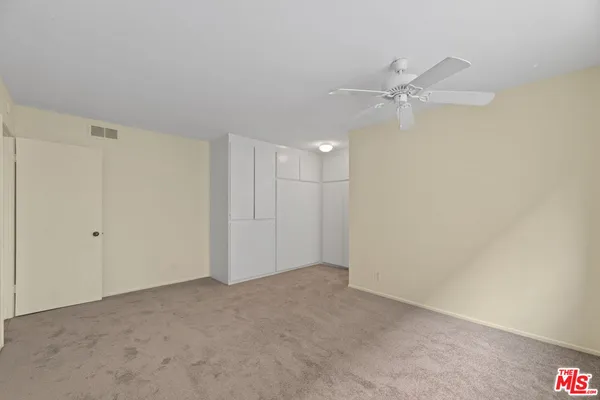 $2,500 | 18555 Collins Street, Unit C11, Tarzana, CA 91356