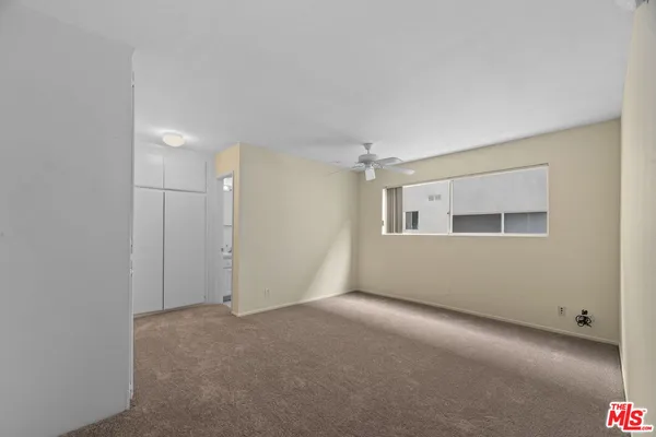 $2,500 | 18555 Collins Street, Unit C11, Tarzana, CA 91356