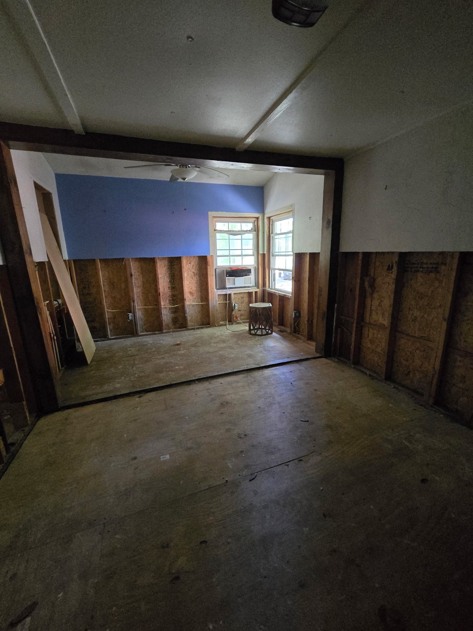 15 Caney Court Huntsville, TX 77320 - Photo 4 of 7 a living room with furniture and a fireplace