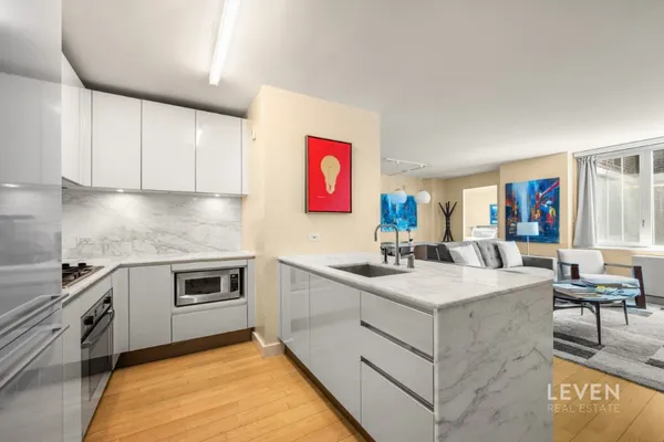 $7,500 | 322 West 57th Street, Unit 34Q | Hell's Kitchen