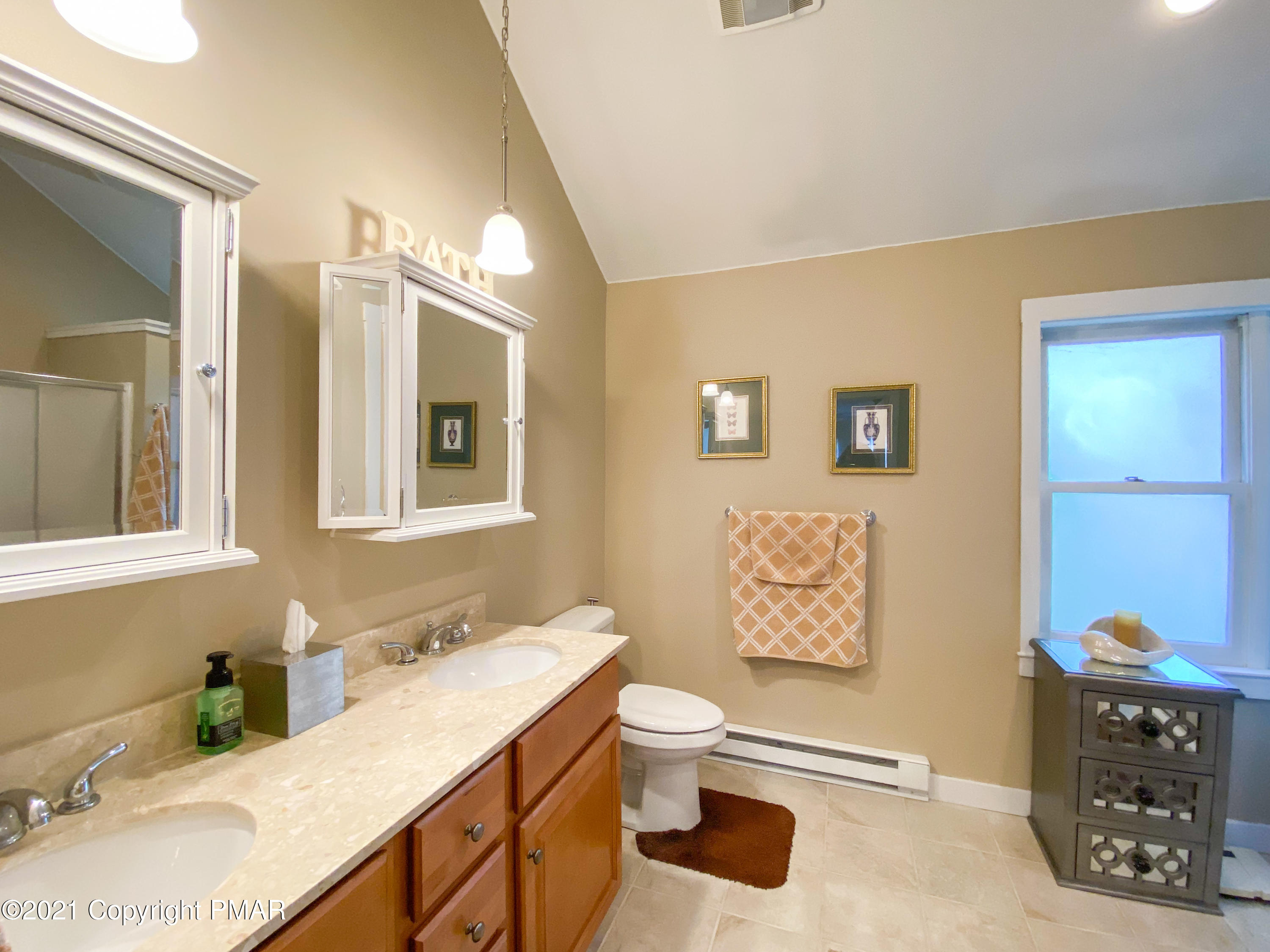2171 Oak Hill Drive Canadensis, PA 18325 - Photo 15 of 63 Master bathroom