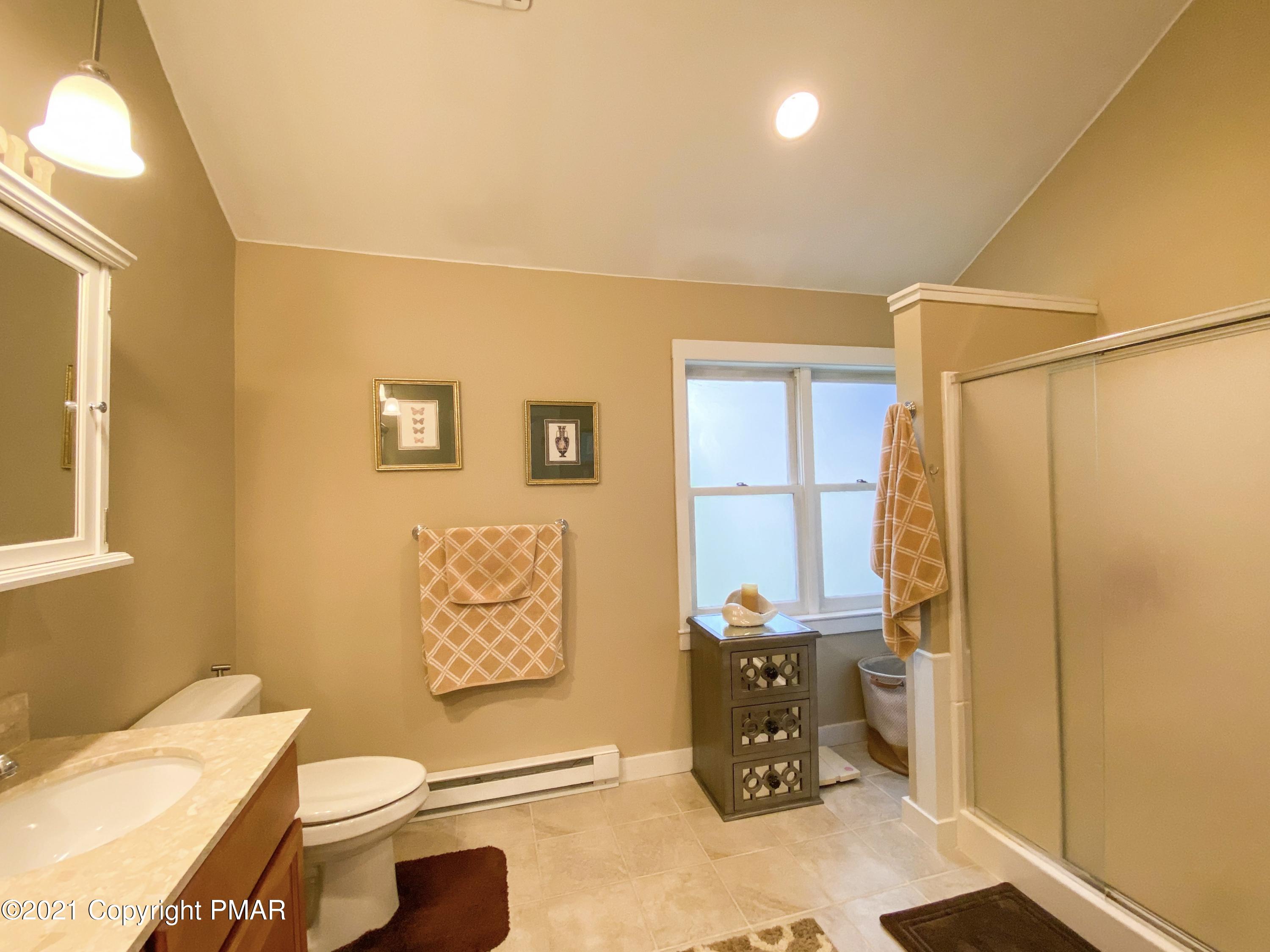2171 Oak Hill Drive Canadensis, PA 18325 - Photo 16 of 63 Master bathroom