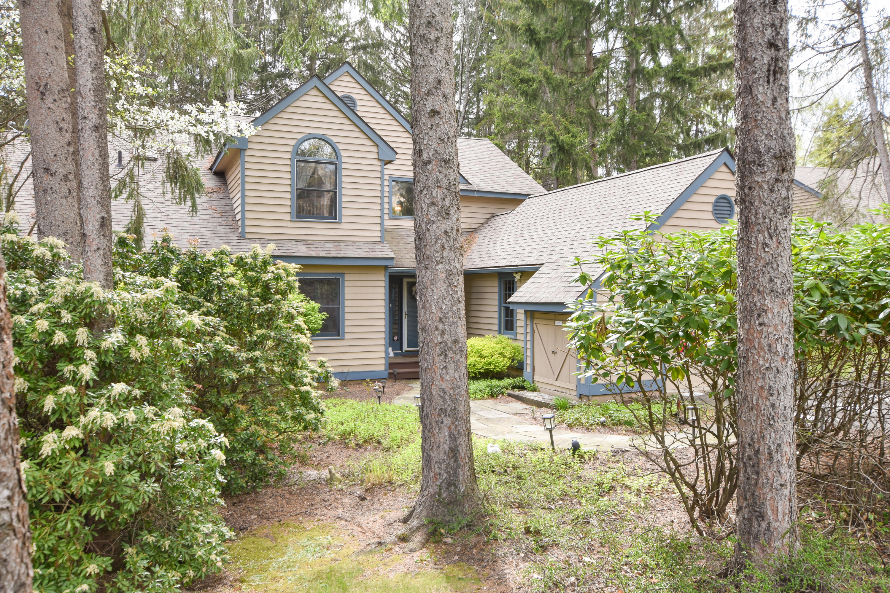 2171 Oak Hill Drive Canadensis, PA 18325 - Photo 2 of 63 Front exterior