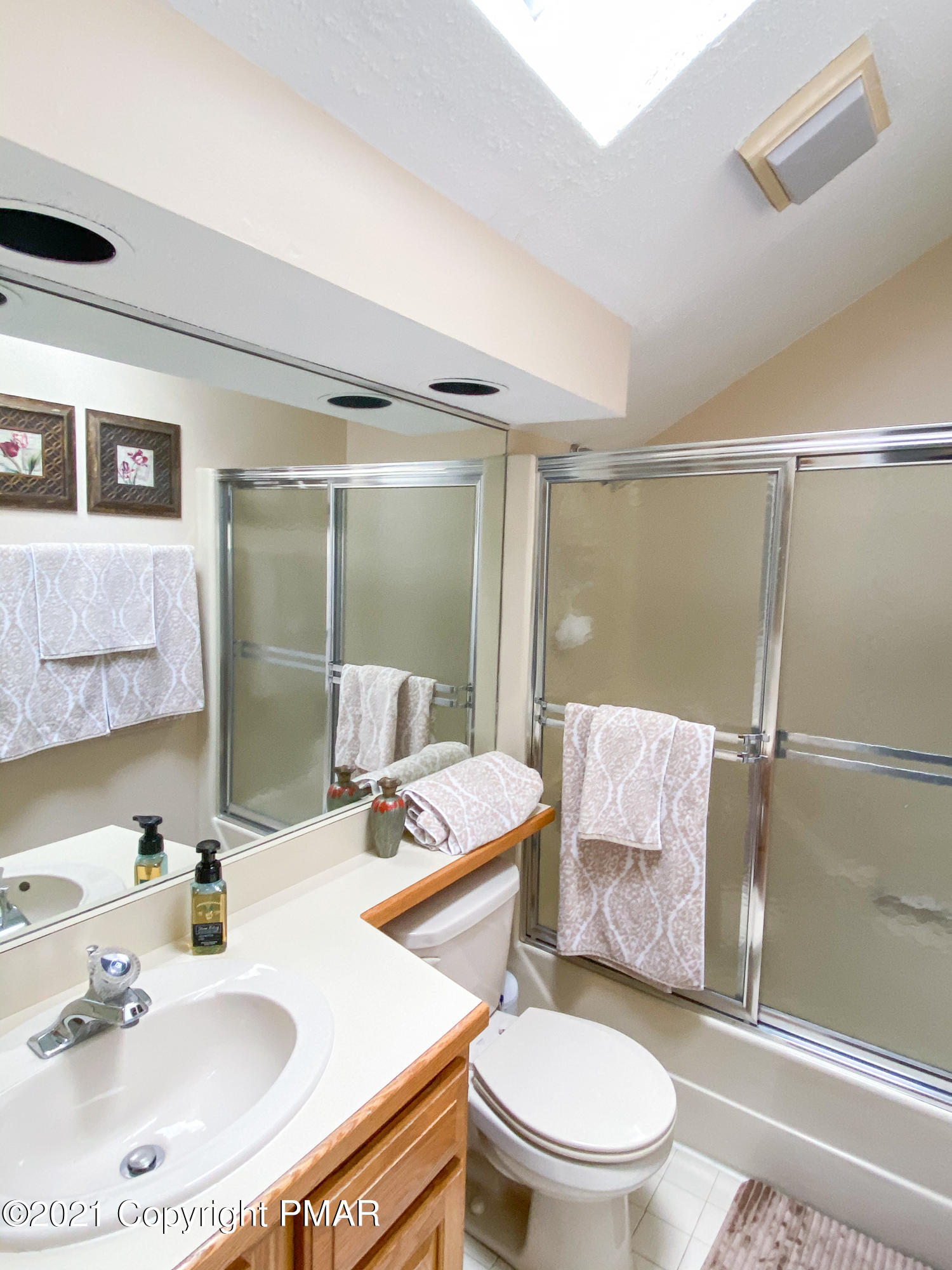 2171 Oak Hill Drive Canadensis, PA 18325 - Photo 29 of 63 2nd bathroom