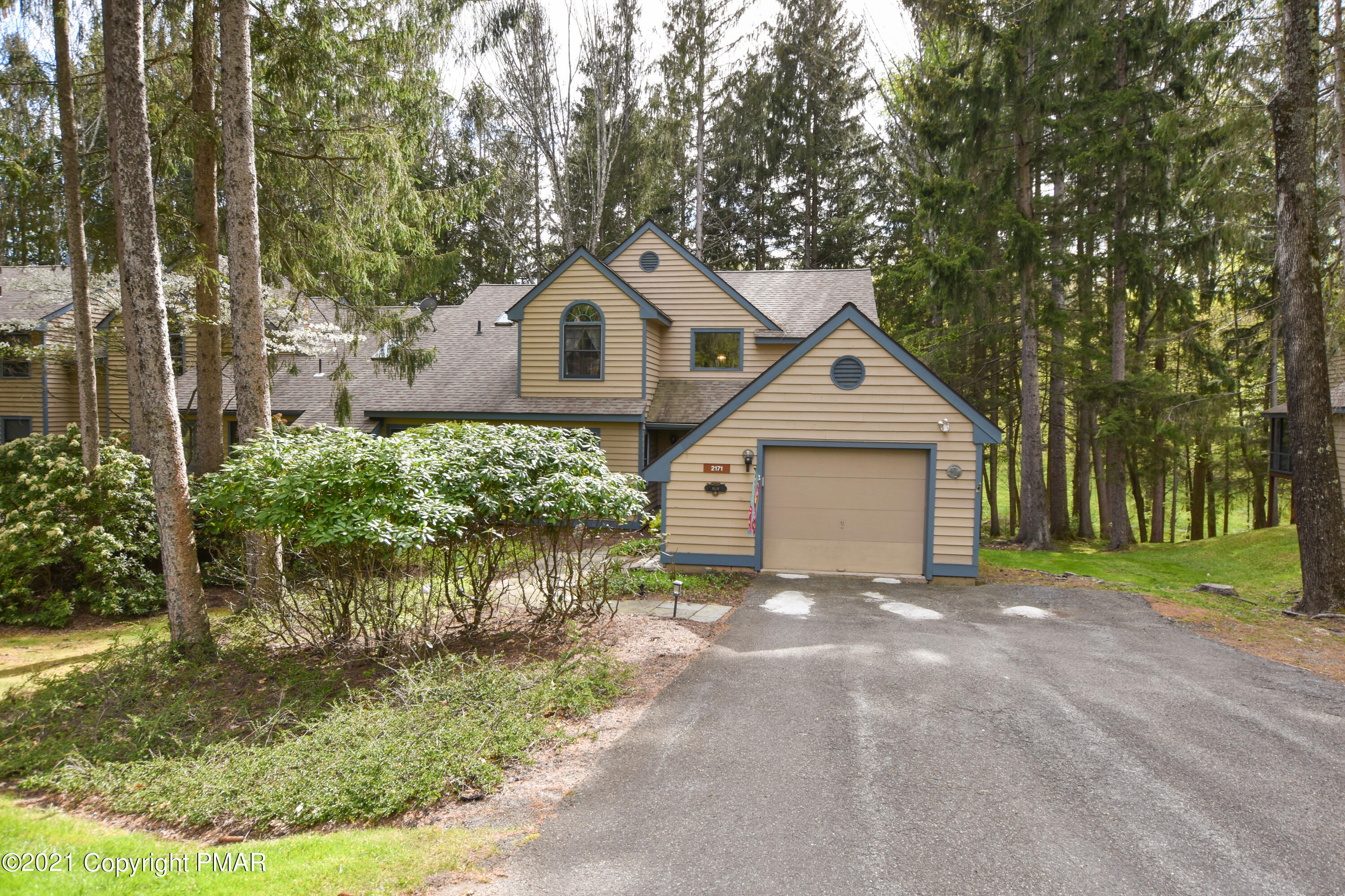 2171 Oak Hill Drive Canadensis, PA 18325 - Photo 37 of 63 Front exterior