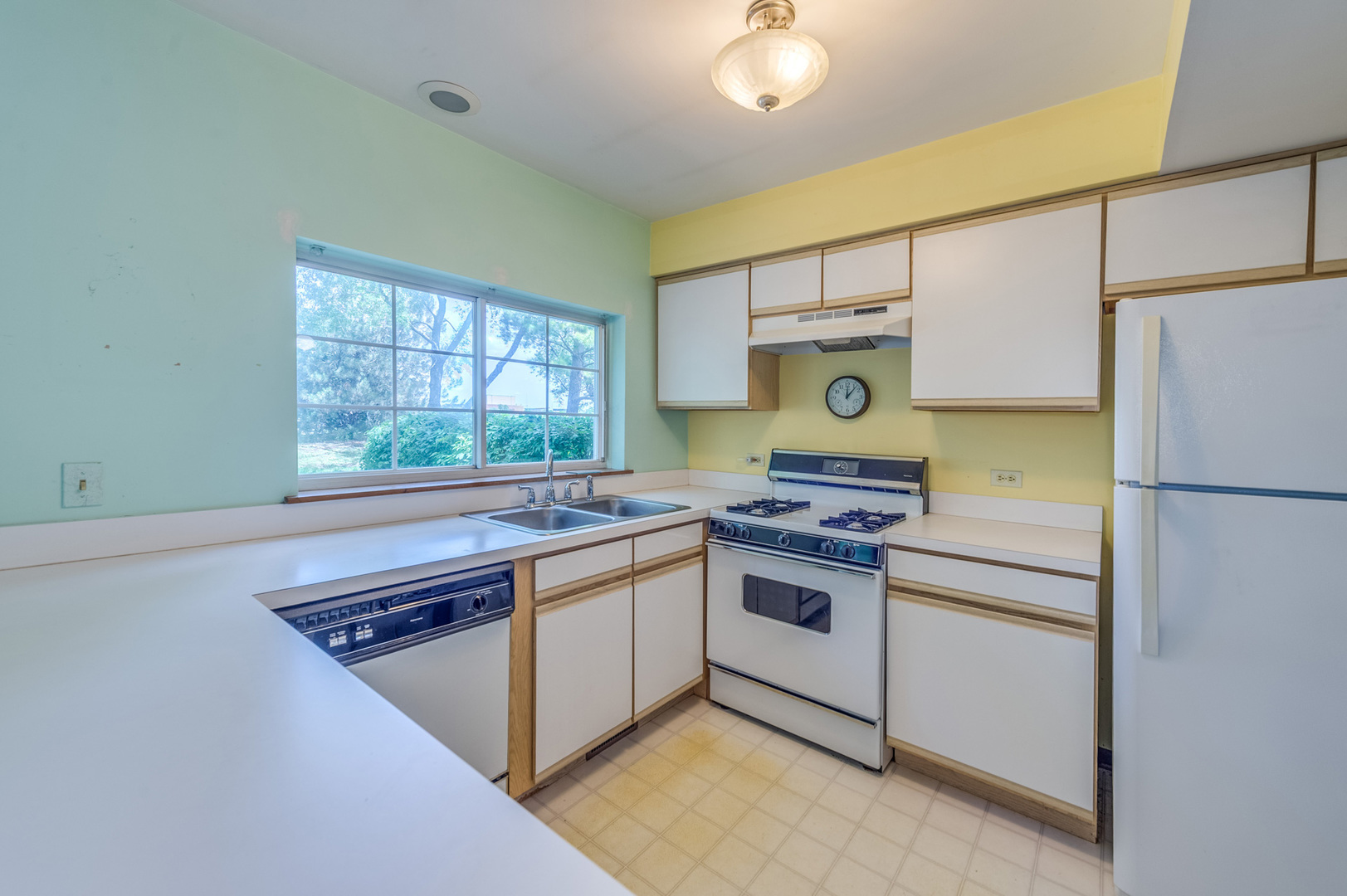 2016 Muirfield Circle Elgin, IL 60123 - Photo 7 of 16