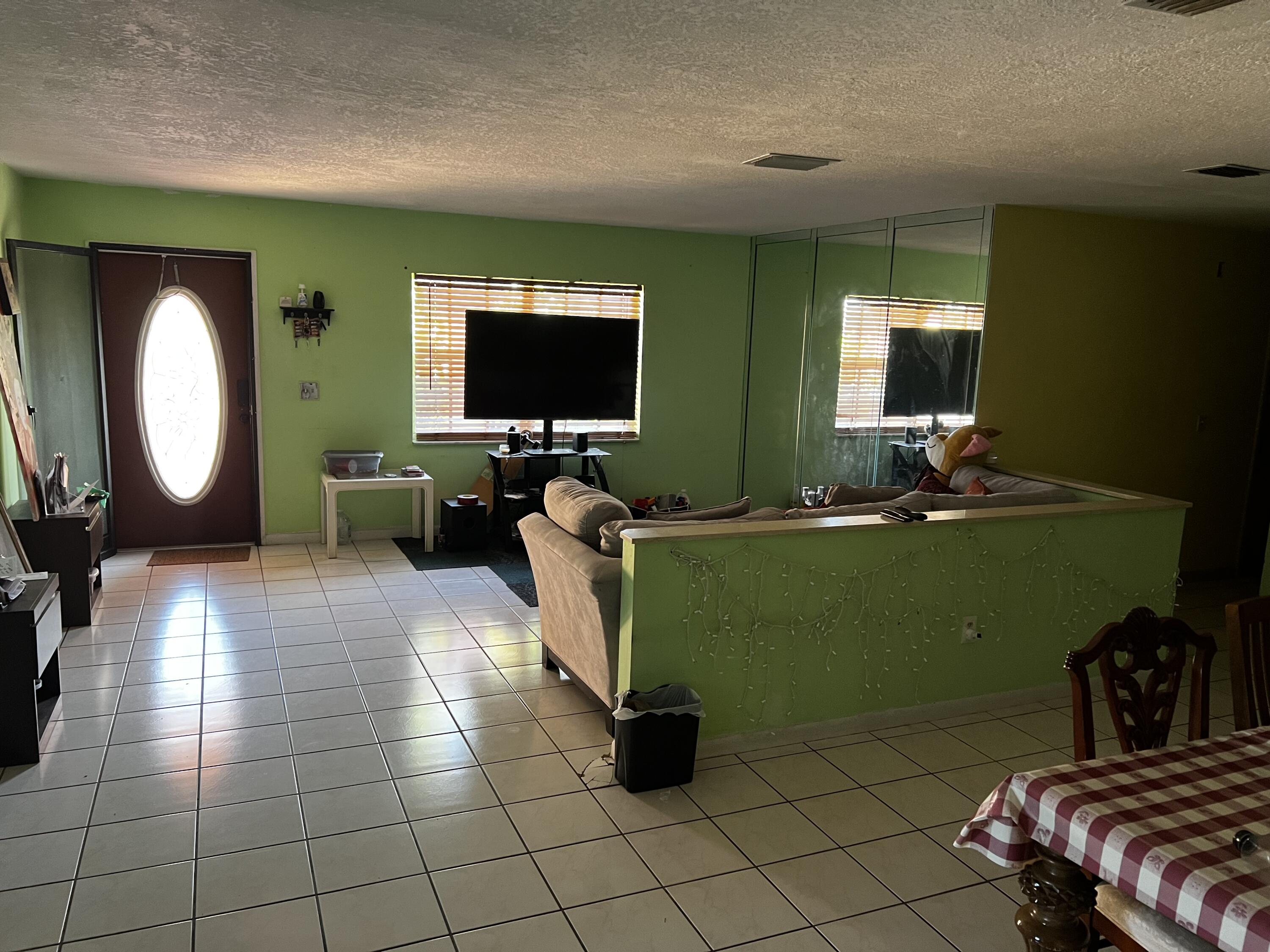 10700 Ember Street Boca Raton, FL 33428 - Photo 6 of 8 IMG-insidefoto
