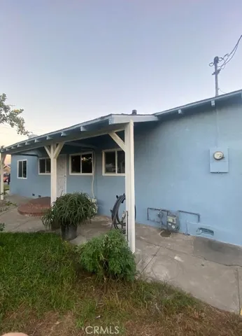 a house view with a backyard space