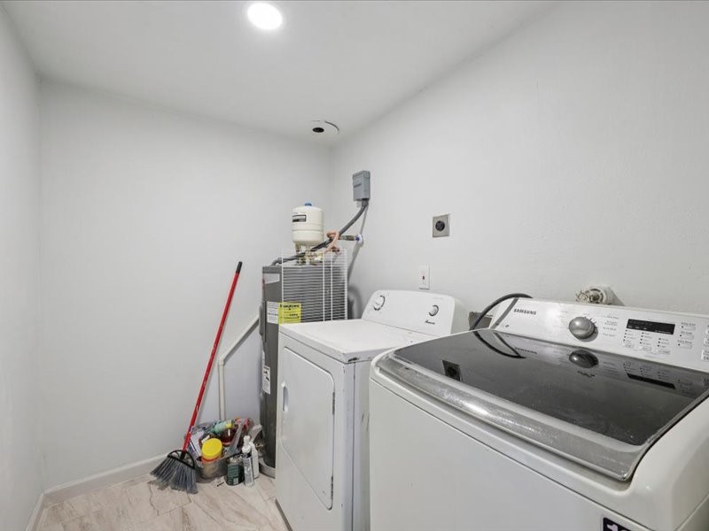 2290 Orange Avenue Beaumont, TX 77701 - Photo 12 of 12 a utility room with dryer and washer