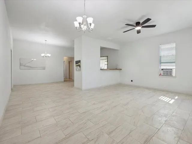 a view of empty room with a ceiling fan