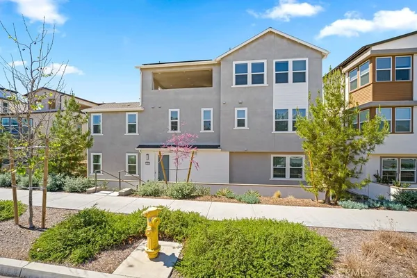 $6,900 | 430 Lobata, Irvine, CA 92618