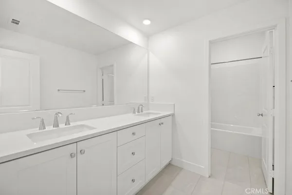 $6,900 | 430 Lobata, Irvine, CA 92618