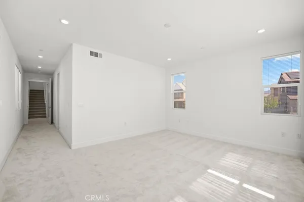 $6,900 | 430 Lobata, Irvine, CA 92618