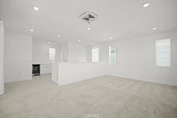 $6,900 | 430 Lobata, Irvine, CA 92618