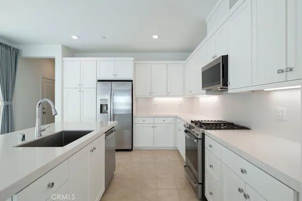 $6,900 | 430 Lobata, Irvine, CA 92618