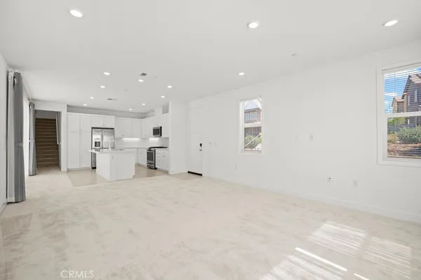 $6,900 | 430 Lobata, Irvine, CA 92618