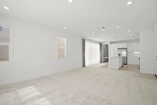 $6,900 | 430 Lobata, Irvine, CA 92618