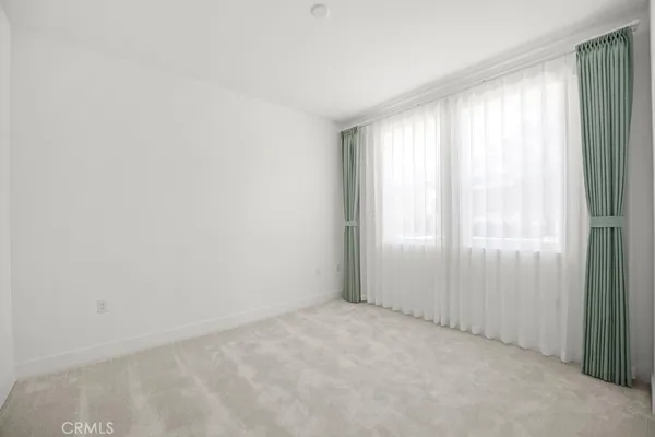 $6,900 | 430 Lobata, Irvine, CA 92618