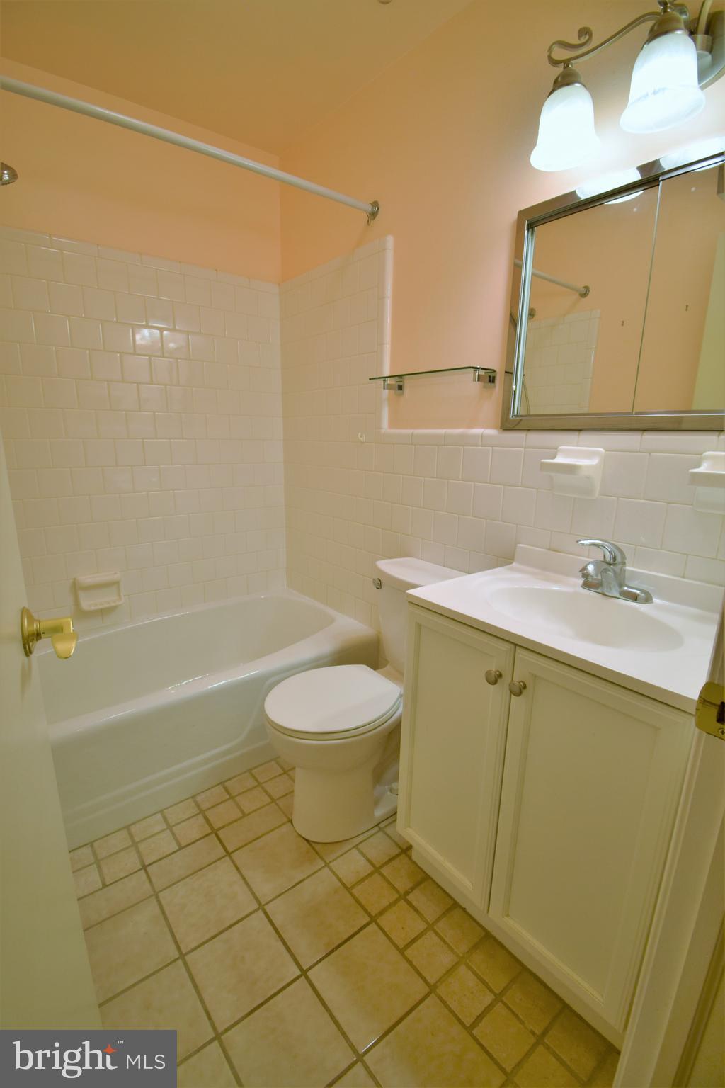 8255 Lees Ridge Road Warrenton, VA 20186 - Photo 22 of 30 Bath