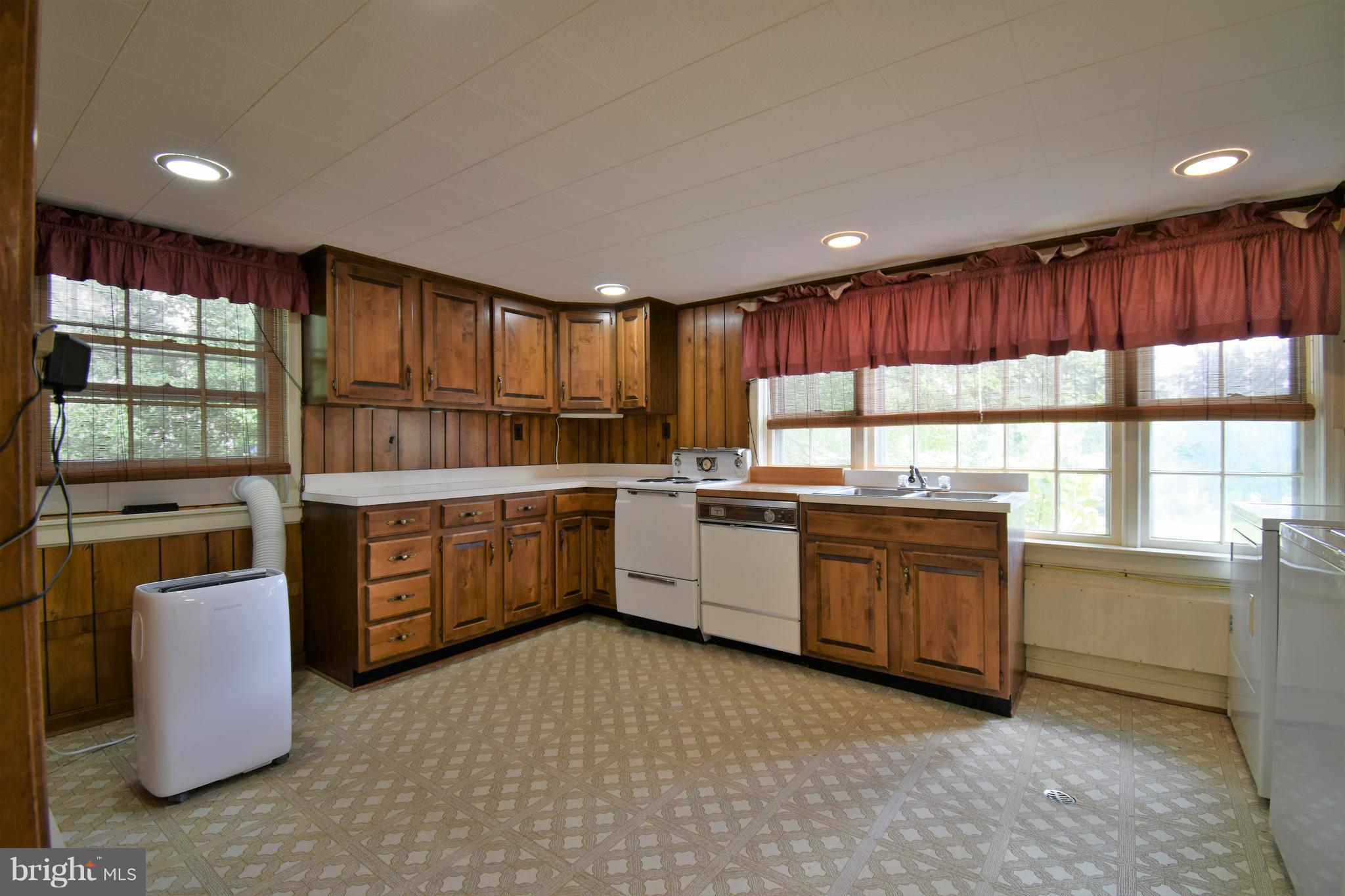 8255 Lees Ridge Road Warrenton, VA 20186 - Photo 27 of 30 Kitchen