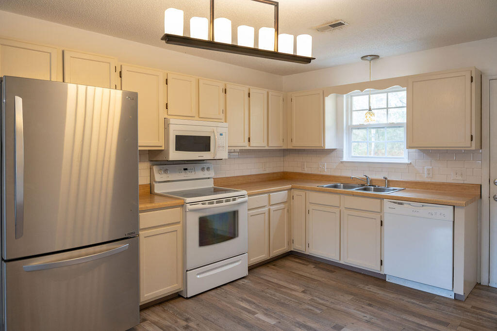 5025 Bess Moore Road, Unit B Apison, TN 37302 - Photo 3 of 31 DSC04921-2