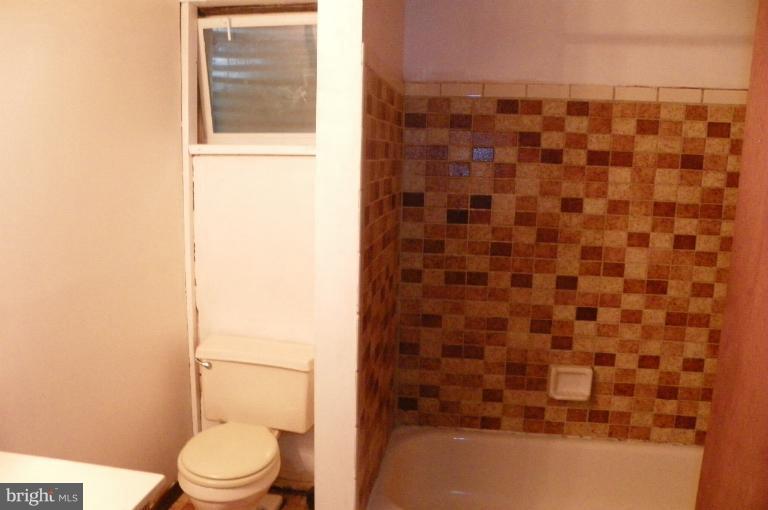 8601 Bradford Road, Unit 106 Silver Spring, MD 20901 - Photo 22 of 22 Bath