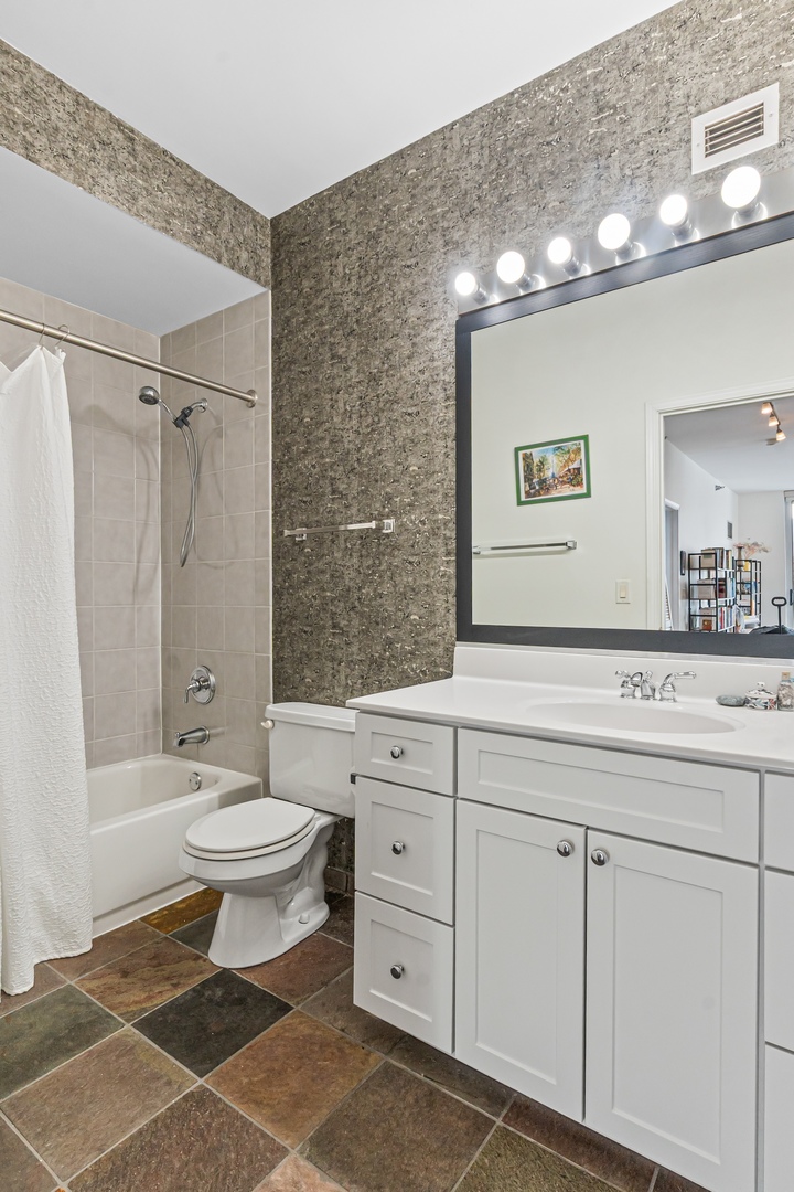 421 West Huron Street, Unit 805 Chicago, IL 60654 - Photo 14 of 23