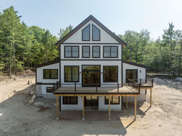 $1,299,000 | 19 Passaconway Road, Ossipee, NH 03814